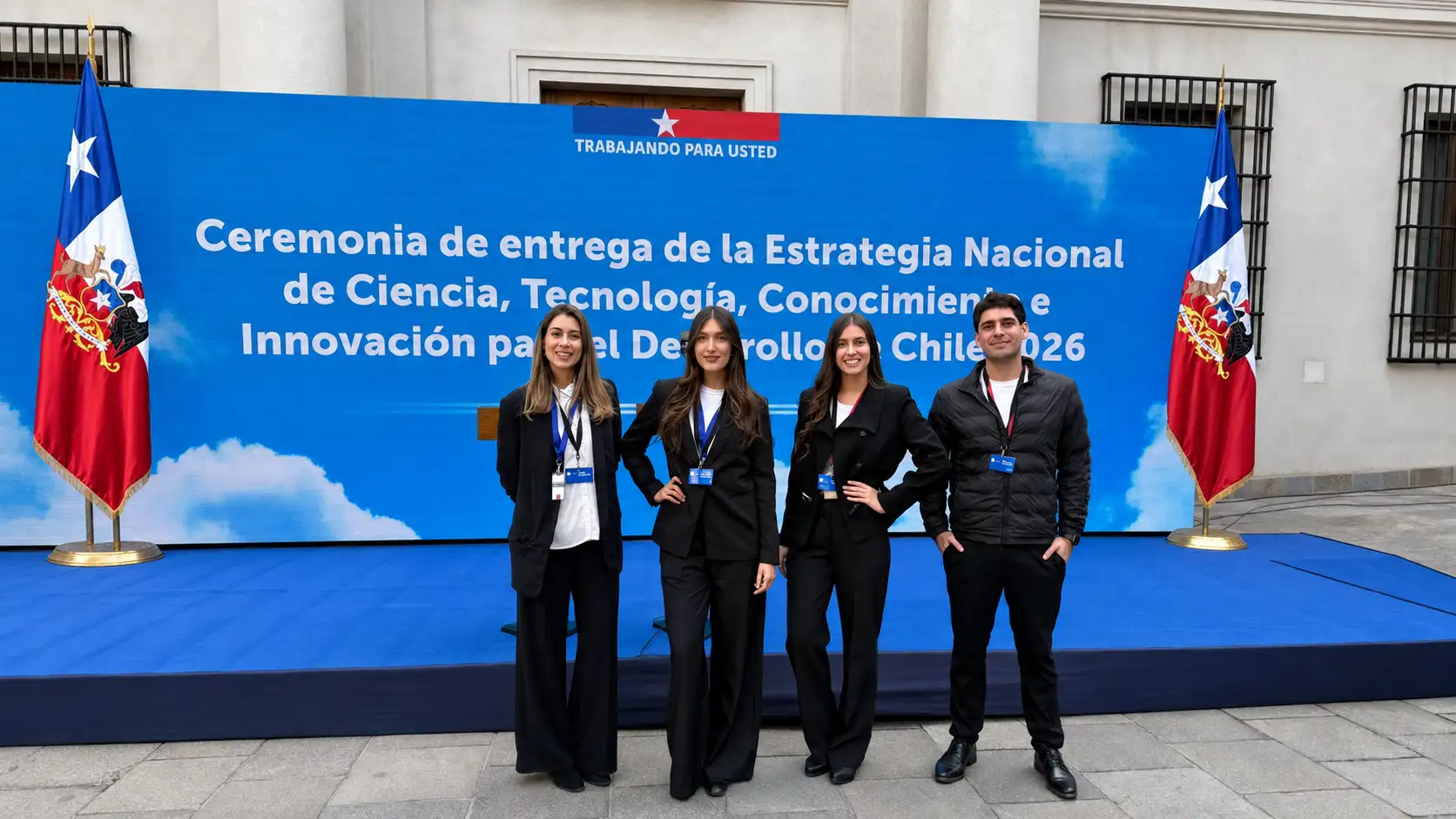 Equipo de promotoras y anfitrionas de SOJO en evento corporativo